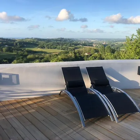 D'hotes Peroch Vue Montagnes Proche Des Plages Et De La Frontiere Bed and breakfast 3*